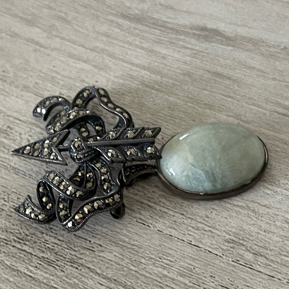 Milky Aquamarine and Marcasite Sterling Silver Brooch - Picture 7 of 10